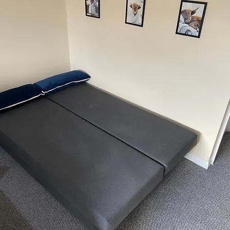 Heads In Beds *